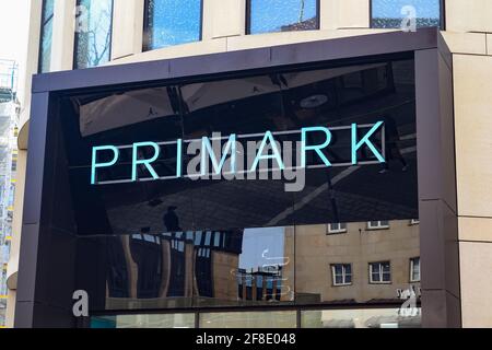 Eingang eines Primark-Stores in der Stadt Kiel In Deutschland Stockfoto