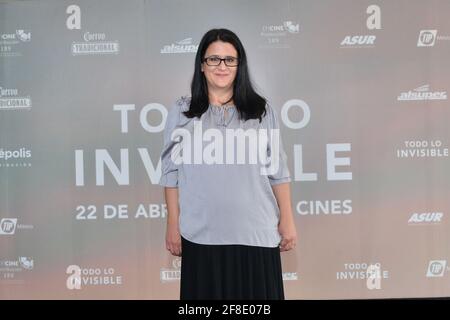 Mexiko-Stadt, Mexiko. April 2021. Regisseurin Mariana Chenillo posiert während einer Pressekonferenz für Fotos, um ihren neuesten Film ‘Todo Lo Invisible' im Habita Polanco Hotel zu bewerben. (Foto: Eyepix Group/Pacific Press) Quelle: Pacific Press Media Production Corp./Alamy Live News Stockfoto