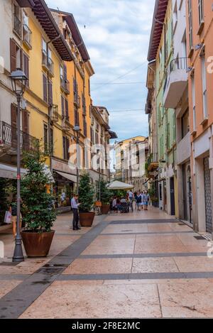 BRESCIA, ITALIEN, 15. JULI 2019: Blick auf den Corso Palestro in Brescia, Italien Stockfoto