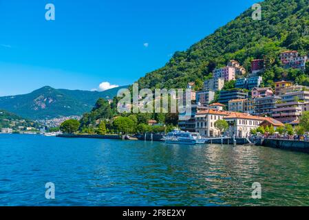 COMO, ITALIEN, 17. JULI 2019: Seepromenade am Comer See in Italien Stockfoto