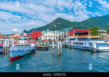 TAVERNOLA, ITALIEN, 17. JULI 2019: Tavernola Dorf am Comer See in Italien Stockfoto