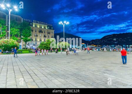 COMO, ITALIEN, 17. JULI 2019: Nachtansicht von Piaza Cavour in Como, Italien Stockfoto