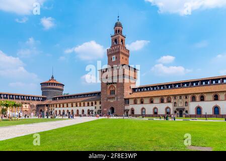 MAILAND, ITALIEN, 19. JULI 2019: Innenhof des Castello Sforzesco in der italienischen Stadt Mailand Stockfoto