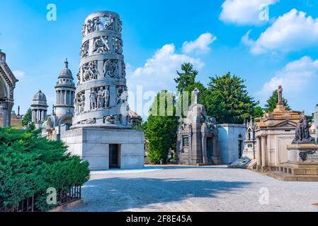 MAILAND, ITALIEN, 19. JULI 2019: Bernocchi-Mausoleum im Cimitro Monumentale in Mailand, Italien Stockfoto