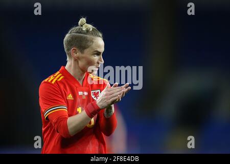 Cardiff, Großbritannien. April 2021. Jess Fishlock von Wales Frauen schaut auf. Frauen aus Wales gegen Dänemark, internationales Fußballfreundschaftsspiel im Cardiff City Stadium in Cardiff am Dienstag, den 13. April 2021. Redaktionelle Verwendung, Bild von Andrew Orchard/Andrew Orchard Sports Photography/Alamy Live News Credit: Andrew Orchard Sports Photography/Alamy Live News Stockfoto