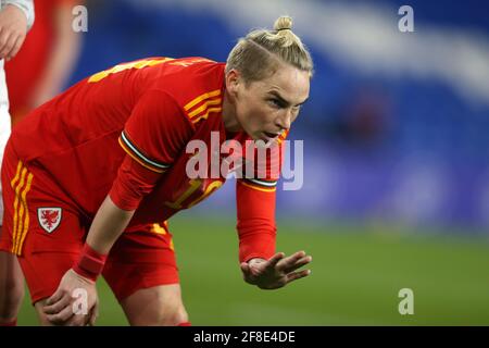 Cardiff, Großbritannien. April 2021. Jess Fishlock von Wales Frauen schaut auf. Frauen aus Wales gegen Dänemark, internationales Fußballfreundschaftsspiel im Cardiff City Stadium in Cardiff am Dienstag, den 13. April 2021. Redaktionelle Verwendung, Bild von Andrew Orchard/Andrew Orchard Sports Photography/Alamy Live News Credit: Andrew Orchard Sports Photography/Alamy Live News Stockfoto