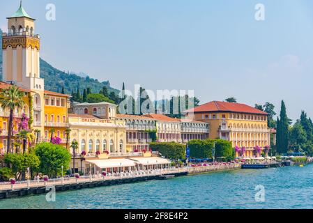 GARDONE RIVIERA, ITALIEN, 23. JULI 2019: Stadtbild von Gardone Riviera in Italien Stockfoto