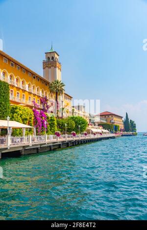 GARDONE RIVIERA, ITALIEN, 23. JULI 2019: Stadtbild von Gardone Riviera in Italien Stockfoto