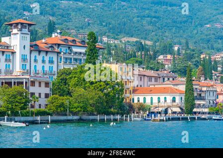 GARDONE RIVIERA, ITALIEN, 23. JULI 2019: Stadtbild von Gardone Riviera in Italien Stockfoto