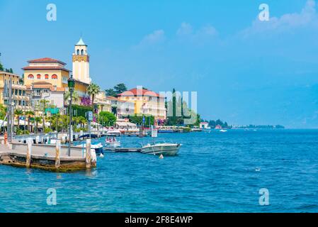 GARDONE RIVIERA, ITALIEN, 23. JULI 2019: Stadtbild von Gardone Riviera in Italien Stockfoto