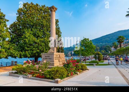 BAVENO, ITALIEN, 24. JULI 2019: Seepromenade in Baveno in Italien Stockfoto