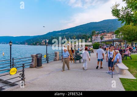 BAVENO, ITALIEN, 24. JULI 2019: Seepromenade in Baveno in Italien Stockfoto