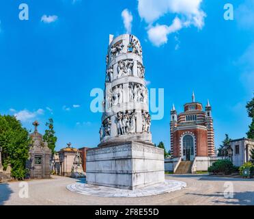 MAILAND, ITALIEN, 19. JULI 2019: Bernocchi-Mausoleum im Cimitro Monumentale in Mailand, Italien Stockfoto