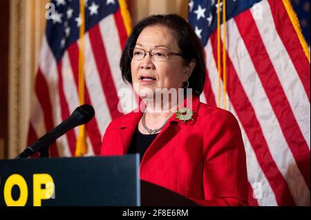 Der US-Senator Mazie Hirono (D-HI) spricht auf einer Pressekonferenz über den COVID-19 Hate Crimes Act. Stockfoto