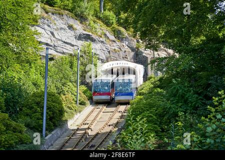 BERGEN, NORWEGEN - 23. Jul 2020: Die Floibanen ist eine Standseilbahn in der norwegischen Stadt Bergen. Es verbindet das Stadtzentrum mit dem Berg von Stockfoto