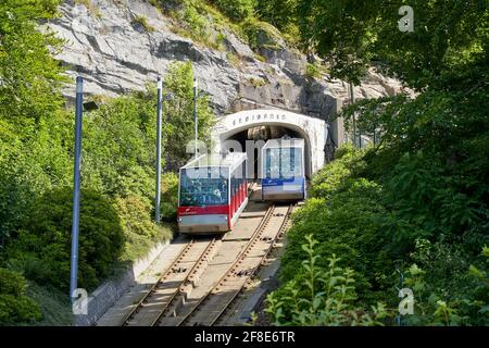 BERGEN, NORWEGEN - 23. Jul 2020: Die Floibanen ist eine Standseilbahn in der norwegischen Stadt Bergen. Es verbindet das Stadtzentrum mit dem Berg von Stockfoto