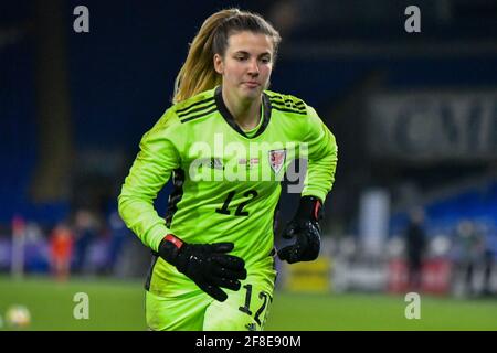 Cardiff, Wales. 13. April 2021. Olivia Clark von Wales Women nach dem Freundschaftsspiel von Women's International zwischen Wales und Dänemark im Cardiff City Stadium in Cardiff, Wales, Großbritannien am 13. April 2021. Quelle: Duncan Thomas/Majestic Media/Alamy Live News. Stockfoto