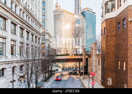 Chicago, Illinois - 13. März 2021: Die leeren Straßen der Innenstadt von Chicago während der COVID-19 Pandemie. Stockfoto