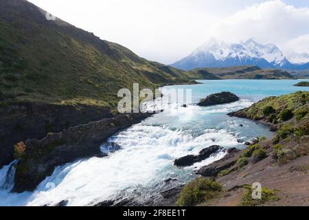 Salto Chico Wasserfall zu sehen, Torres del Paine Nationalpark, Chile. Chilenischen Patagonien Landschaft Stockfoto