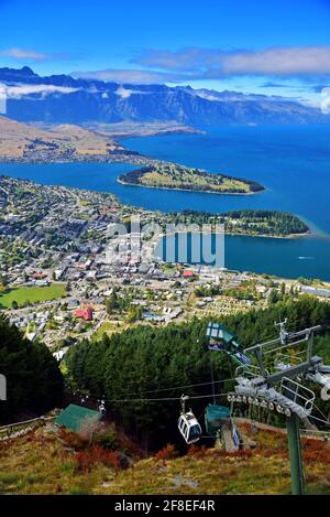 Die Gondel liegt fünf Minuten zu Fuß vom Zentrum von Queenstown entfernt und bringt Besucher hoch über Queenstown zum Skyline Complex, der @Queenstow führt Stockfoto