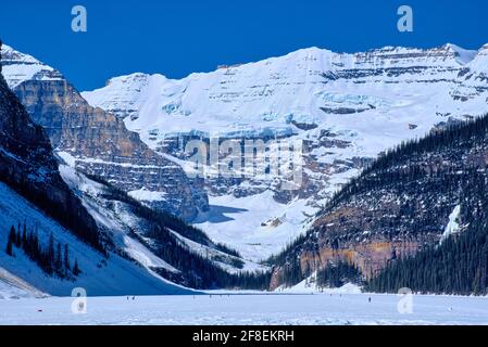 Mount Victoria, 3,464 Meter hoch, ist ein Berg an der Grenze zwischen British Columbia und Alberta in den kanadischen Rockies. Es liegt genau nordöstlich o Stockfoto