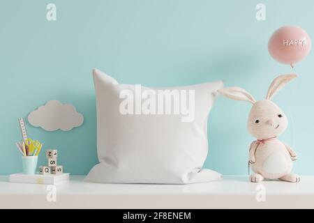 Mockup-Kissen im Kinderzimmer an der blauen Wand Hintergrund.3D-Rendering Stockfoto