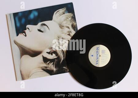 Tanz-, Pop- und Disco-Künstler, Madonna-Musikalbum auf Vinyl-Schallplatte. Titel: Madonna True Blue Stockfoto