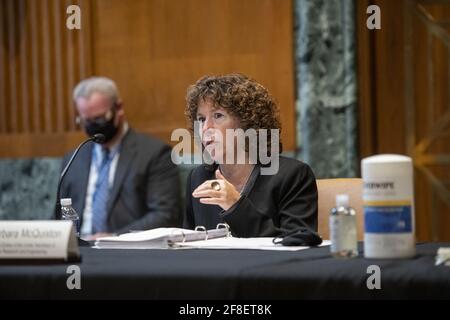 Washington, DC, USA, Dienstag, 13. April, 2021. Barbara McQuiston, die die Aufgaben der Unterstaatssekretärin für Verteidigung, Forschung und Technik wahrnimmt, erscheint während eines Senatsausschusses für die Mittelzuweisung - Unterausschuss für die Anhörung der Verteidigung, um Innovation und Forschung des Verteidigungsministeriums im Dirksen Senate Office Building in Washington, DC, USA, am Dienstag, den 13. April, zu untersuchen. 2021. Foto von Rod Lampey/CNP/ABACAPRESS.COM Stockfoto