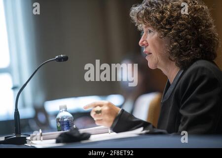 Washington, DC, USA, Dienstag, 13. April, 2021. Barbara McQuiston, die die Aufgaben der Unterstaatssekretärin für Verteidigung, Forschung und Technik wahrnimmt, erscheint während eines Senatsausschusses für die Mittelzuweisung - Unterausschuss für die Anhörung der Verteidigung, um Innovation und Forschung des Verteidigungsministeriums im Dirksen Senate Office Building in Washington, DC, USA, am Dienstag, den 13. April, zu untersuchen. 2021. Foto von Rod Lampey/CNP/ABACAPRESS.COM Stockfoto