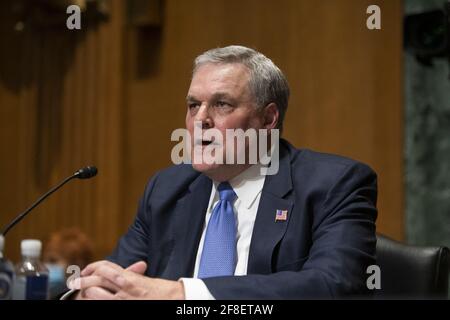 Washington, DC, USA, Dienstag, 13. April, 2021. Charles Rettig, der für den internen Finanzdienst zuständige Kommissar, erscheint während einer Anhörung des Senatsausschusses für Finanzen „die Anmeldesaison 2021 und das 21. Jahrhundert IRSâÂ € Â™ im Dirksen Senate Office Building in Washington, DC, USA, Dienstag, den 13. April, 2021. Foto von Rod Lampey/CNP/ABACAPRESS.COM Stockfoto