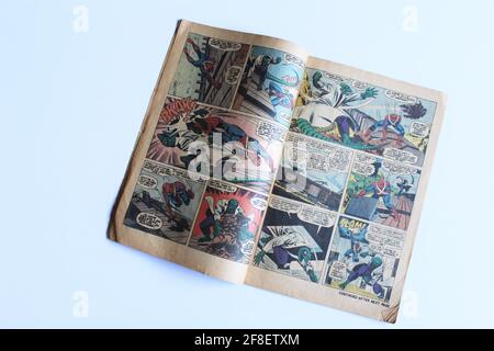 1971 Comicbook The Amazing Spiderman! Spidey Zerschmettert! Geschrieben von Stan Lee. Marvel Tales ist der Titel der von Marvel herausgegebenen Comic-Serie Stockfoto