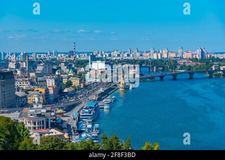 Luftaufnahme des Dnjepr-Flusses in Kiew, Ukraine Stockfoto