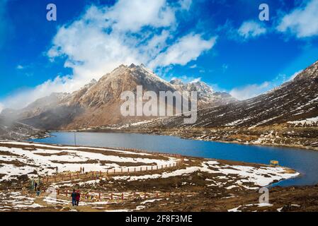 See in den Bergen. Sela Lake liegt 13,700 Meter über dem Sela Pass, dem einzigen Bergpass, der Tawang nur mit dem Rest Indiens verbindet. Stockfoto