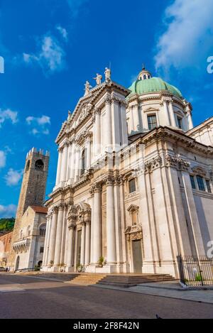 Palazzo del Broletto hinter der Kathedrale Santa Maria Assunta in Brescia, Italien Stockfoto