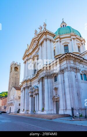 Palazzo del Broletto hinter der Kathedrale Santa Maria Assunta in Brescia, Italien Stockfoto