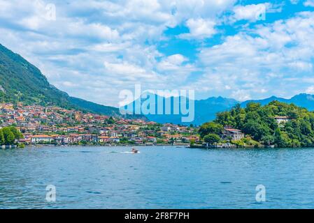 Sala Comacina von einer Fähre aus gesehen, Italien Stockfoto