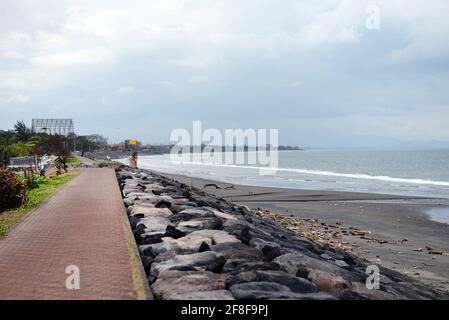 Uferpromenade nördlich von Sanur, Bali, Indonesien. Stockfoto