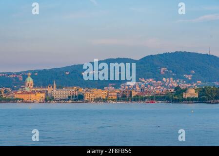 Sonnenuntergang Stadtbild der italienischen Stadt Como Stockfoto