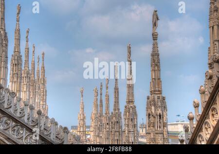 Steinelemente auf dem Dach des Doms in Mailand, Italien Stockfoto