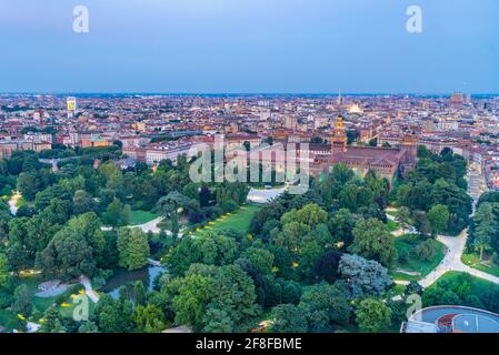Blick auf das Castello Sforzesco von Torre Branca in Mailand, Italien Stockfoto