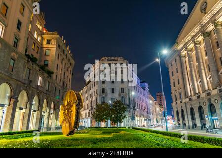 Nachtansicht der Piazza Filippo Meda in Mailand, Italien Stockfoto