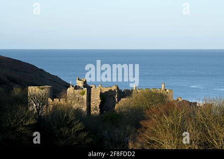 Manorbier Schloss mit Blick auf das Meer Stockfoto