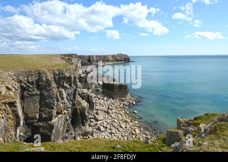 Blick nach Osten zum Kopf von St. Govan Stockfoto