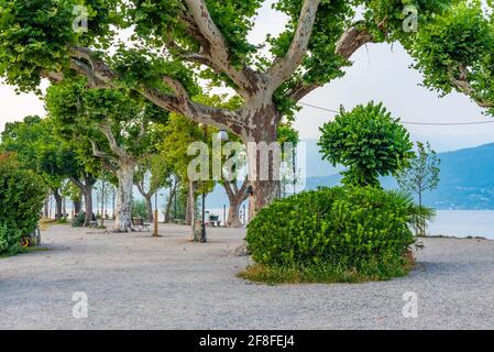 Gasse auf der Isola Superiore dei pescatori am Lago Maggiore, Italien Stockfoto