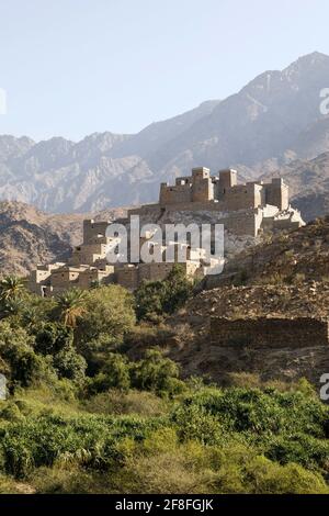 Das Dorf Thee Ain in Al-Baha, Saudi-Arabien, ist ein einzigartiges Kulturerbe, das alte archäologische Gebäude umfasst Stockfoto