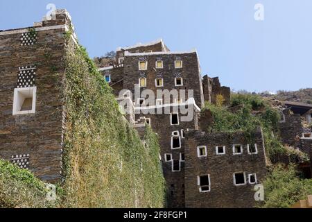 Rijal Almaa ist ein historisches Dorf in der Region Asir, Saudi-Arabien. Es liegt 45 km von Abha entfernt. Stockfoto