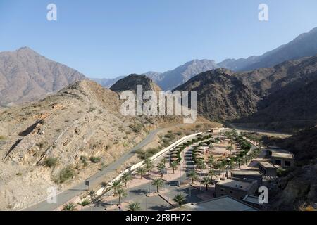 Thee-Ain, Saudi-Arabien, Februar 24 2020: Parkplatz von Thee-Ain, einer historischen Festung im Südosten Saudi-Arabiens Stockfoto