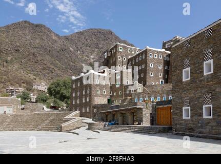 Abha, Saudi-Arabien, Februar 25 2020: Das Dorf Rijal Almaa besteht aus 60 mehrstöckigen Gebäuden. Alle sind in einer traditionellen Weise mit o gebaut Stockfoto