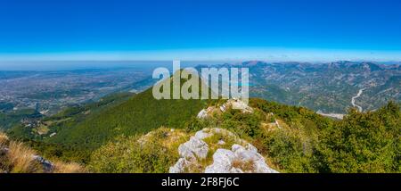 Mount Tujanit und Bovilla See am Dajti Nationalpark in Albanien Stockfoto