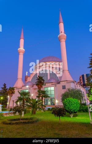 Sonnenuntergang Ansicht der EBU Bekr Moschee in Shkoder, Albanien Stockfoto